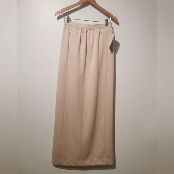 Givenchy Dresses & Skirts - NWT vintage Givenchy sport Madi classic skirt with front pockets and back slit